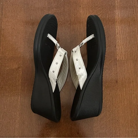 Sketchers Black and White Rhinestones Flip Flop Sandals Size 7.5 - Picture 7 of 16